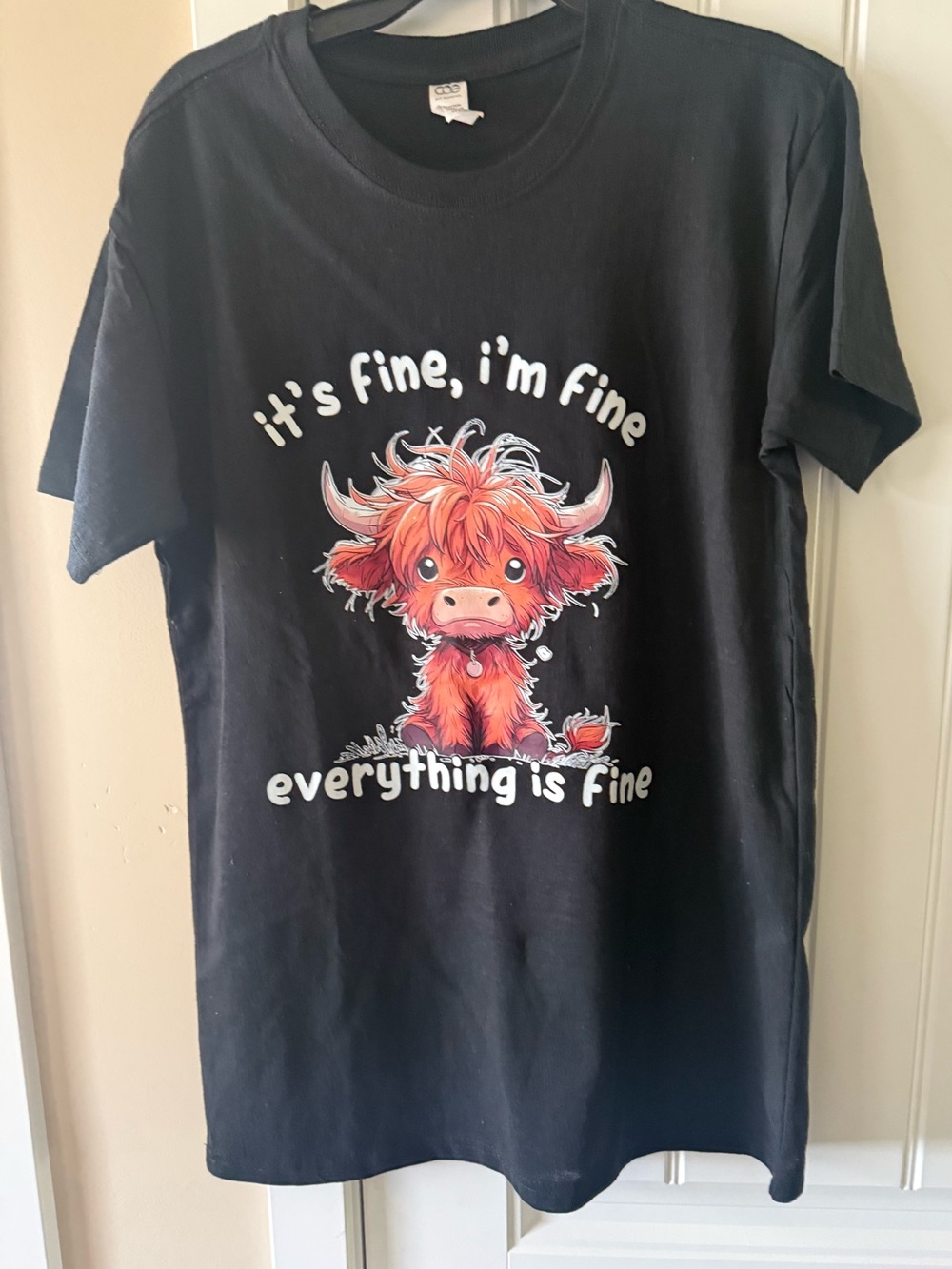 NEW. Women’s Sm Black T-Shirt with Adorable Orange Highland Cow Graphic